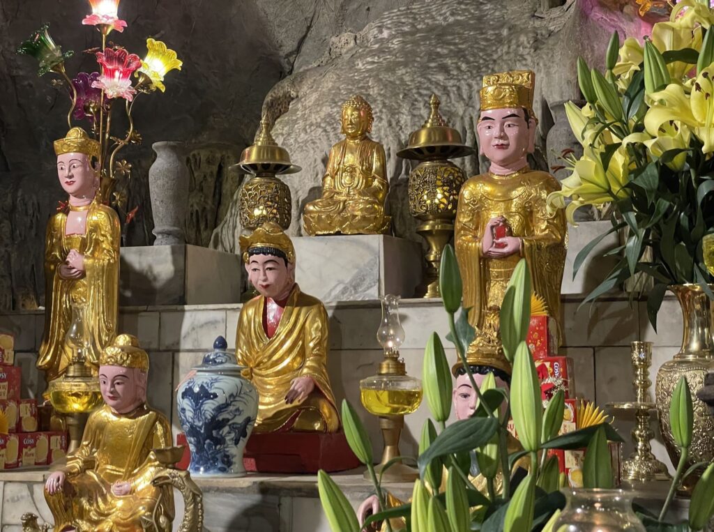 Grotte de la Pagode des parfums, lieu de pèlerinage, Vietnam