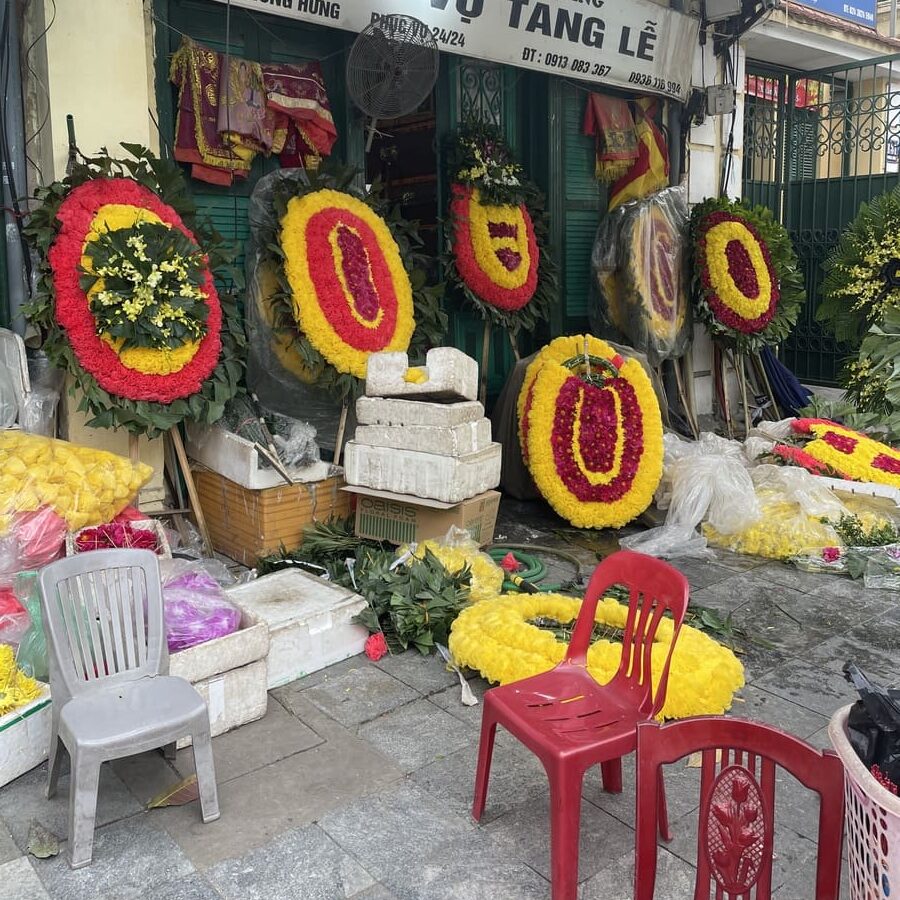 Hanoï, fleuriste travaillant dans la rue, guide pratique Hanoi