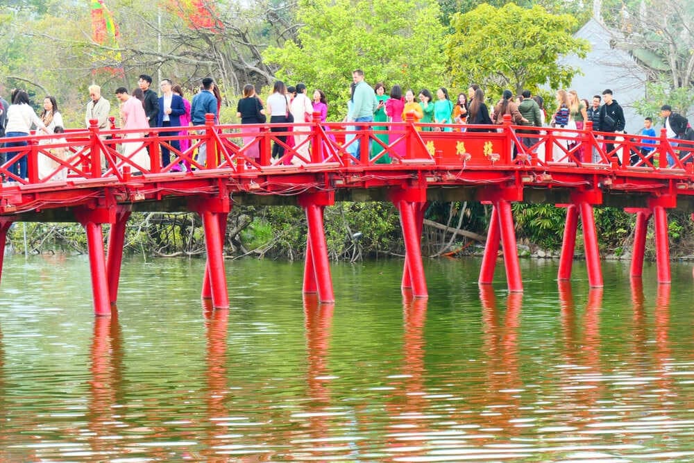Hanoï, Lac Hoan Kiem, pont du temple Ngoc Son