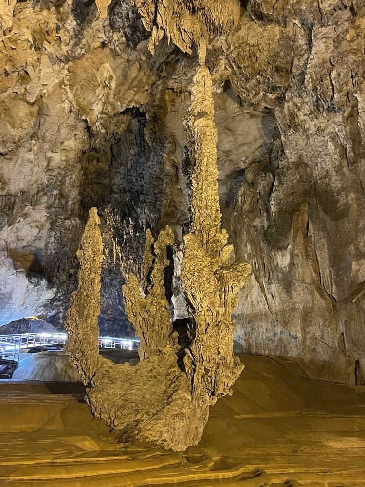 Grotte de Nguom Ngao, province de Cao Bang, détail de stalagmites