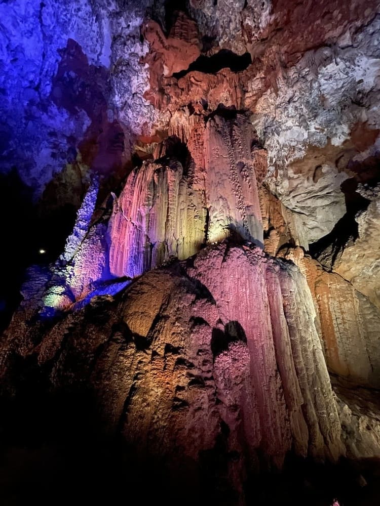 Grotte de Nguom Ngao, province de Cao Bang, détail de stalagmites et stalactites