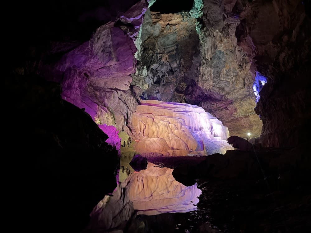 Grotte de Nguom Ngao, province de Cao Bang, détail dé concrétions