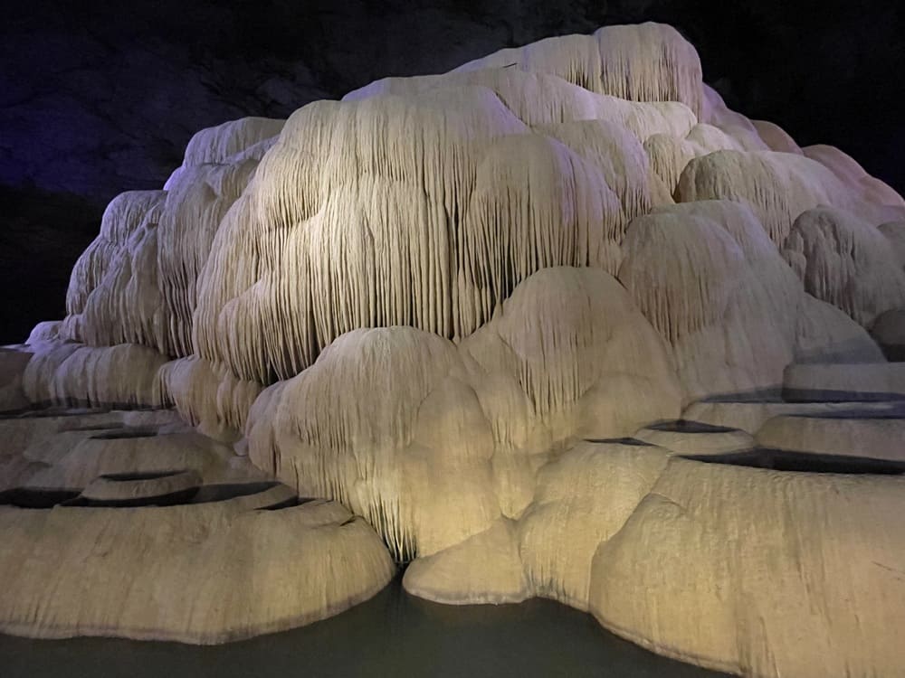 Grotte de Nguom Ngao, province de Cao Bang, détail de concrétions