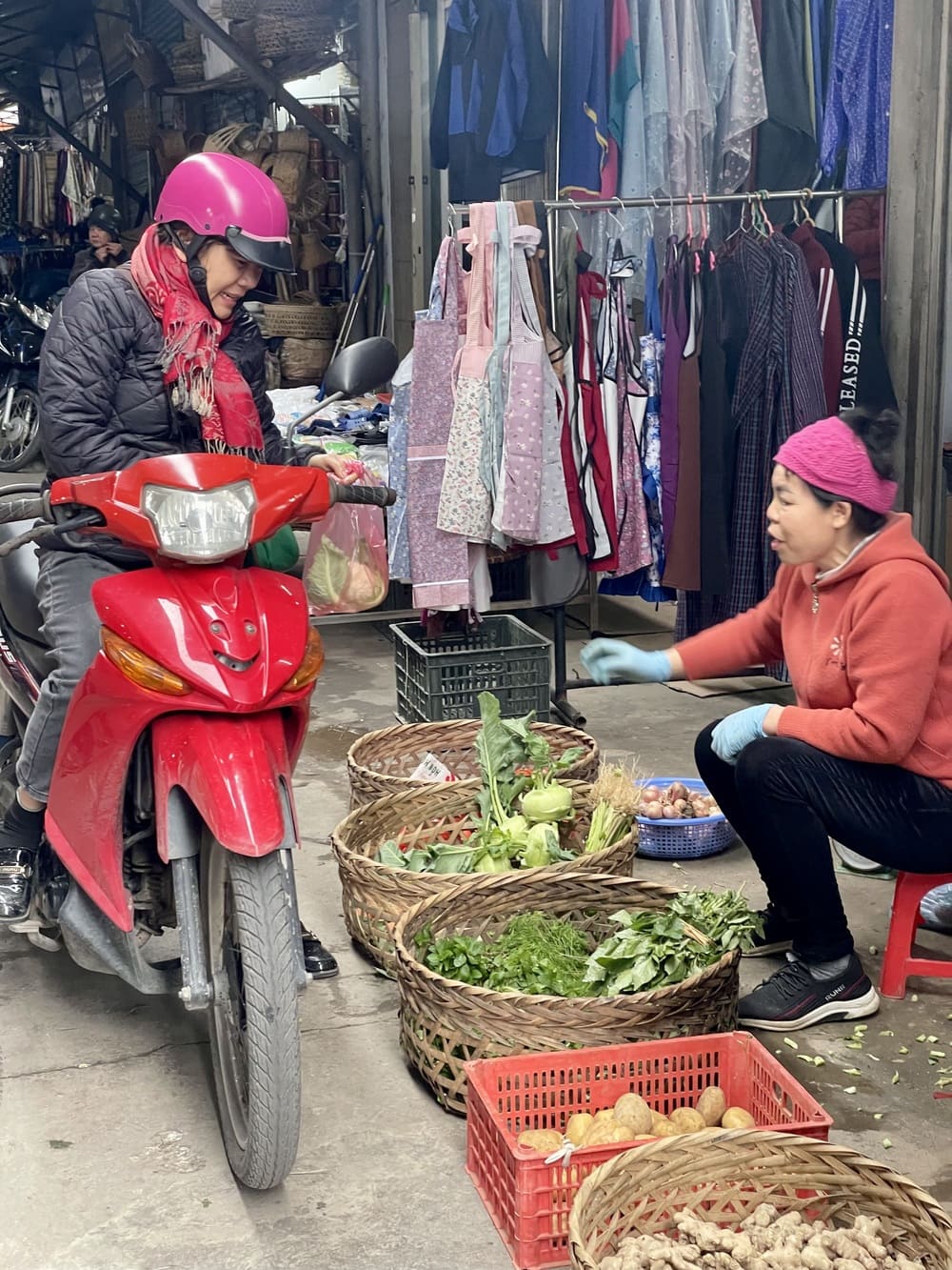 Cao Bang, marché couvert en scooter
