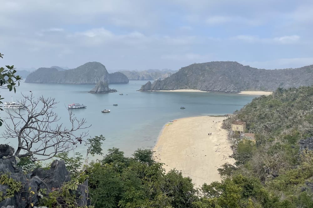 explorer la baie de Lan Ha, montée dans l'île aux singes