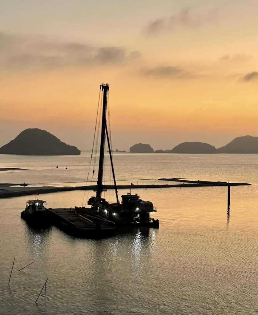 Ile de Cat Ba, coucher de soleil proche de la plage de Cat Co