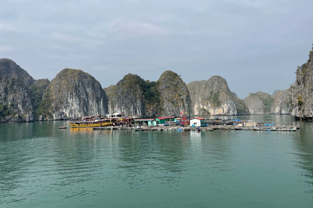 Baie de Lan Ha, village de pêcheurs