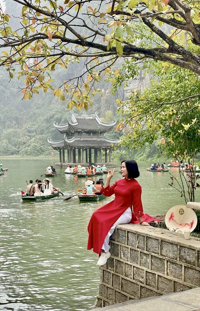 Trang An, balade en barque, arrêt à un temple