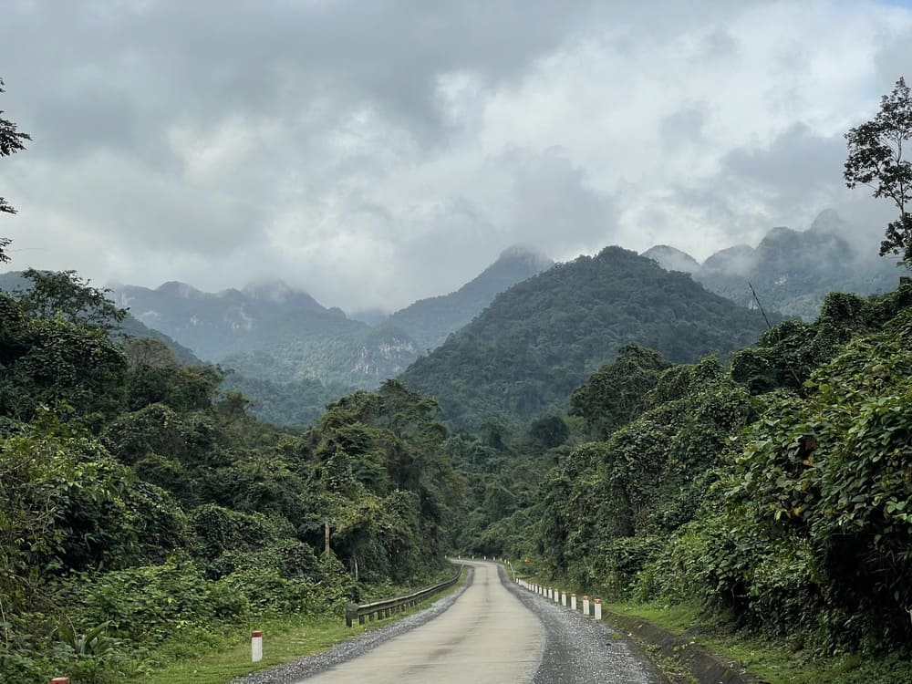 Boucle de Phong Nha, montagnes