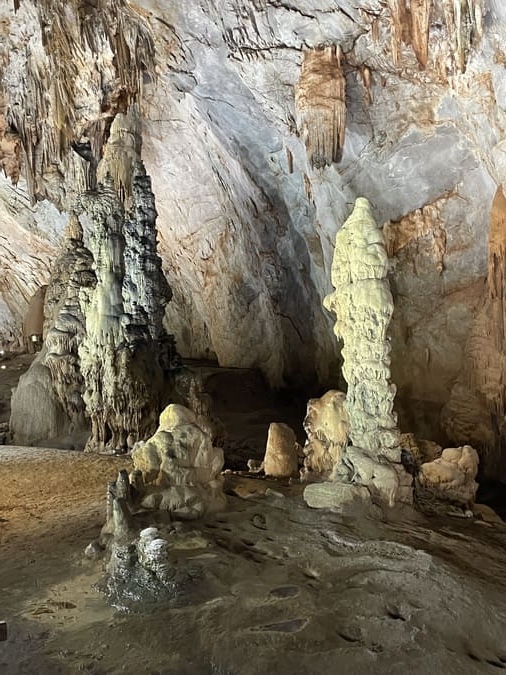 Paradise Cave, stalagmites