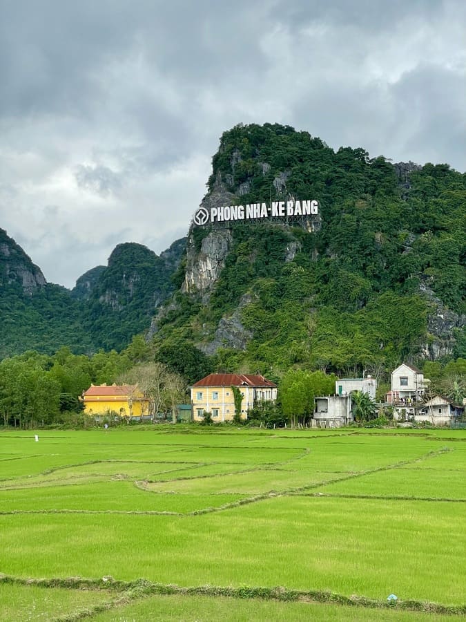 Phong Nha, rizières et montagnes karstiques