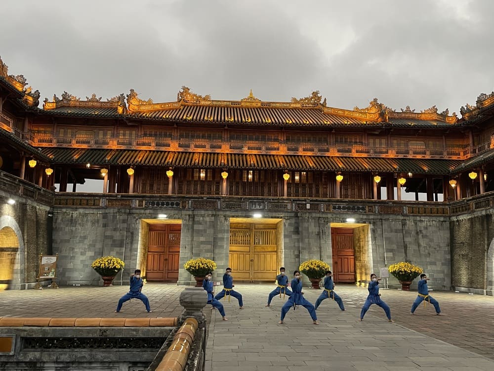 Cité Impériale de Hué à la nuit tombée