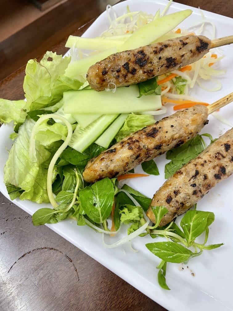 Spécialité culinaire de Hué : brochette de porc grillé