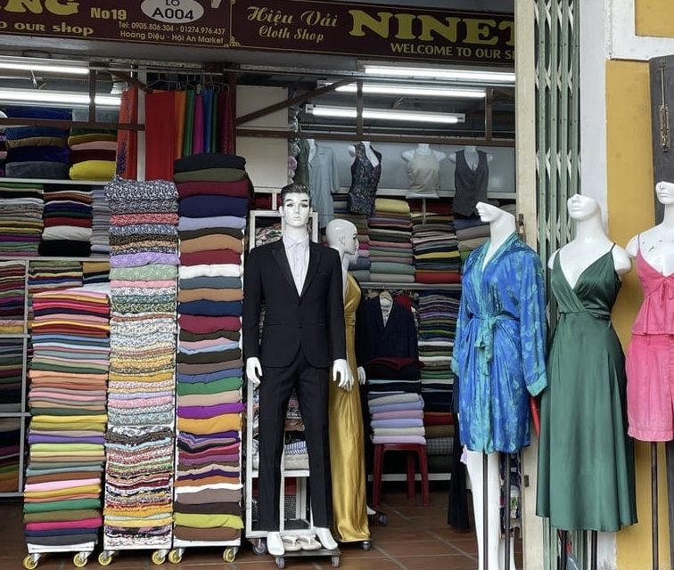 Marché aux vêtements de Hoi An
