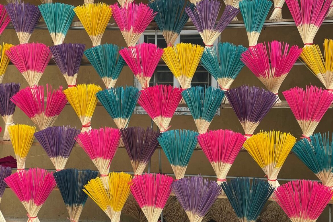 Vietnam, encens coloré