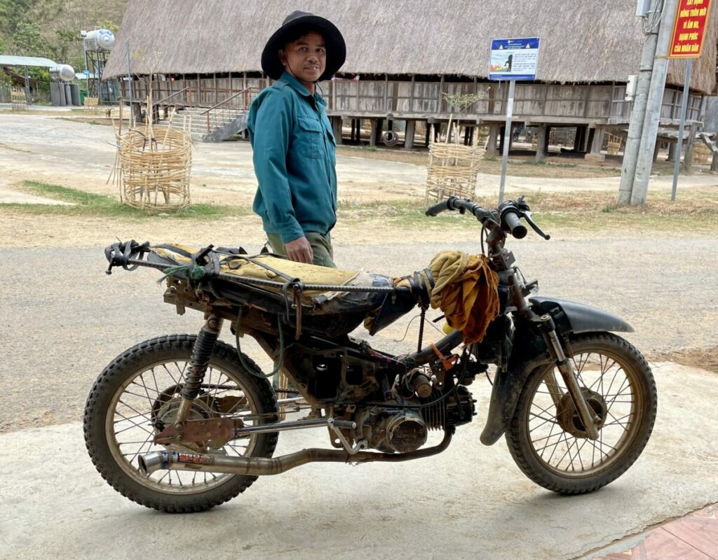 Moto Vietnamienne dans les hauts plateaux du centre