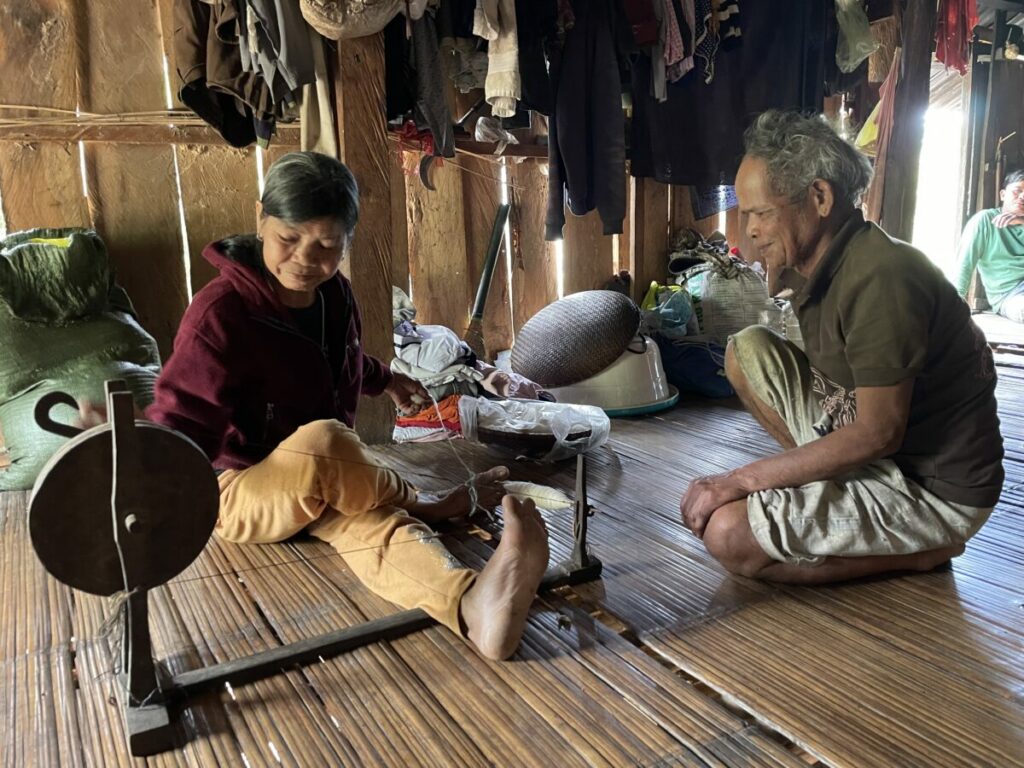 Filage traditionnel dans les hauts plateaux du Vietnam