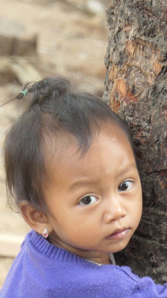 enfant montagnard dans les hauts plateaux du centre du Vietnam