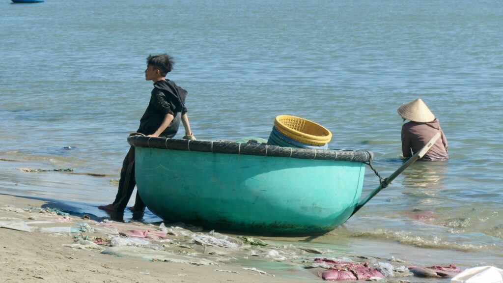 Mui Né barque et pêcheurs
