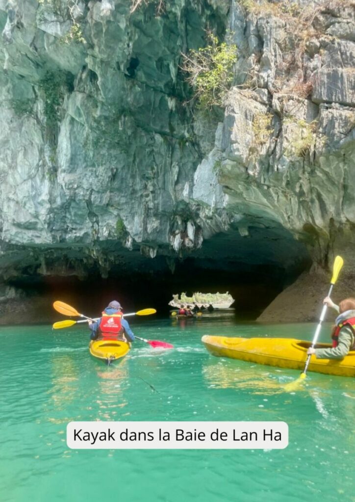 Kayak dans la baie de Lan Ha
