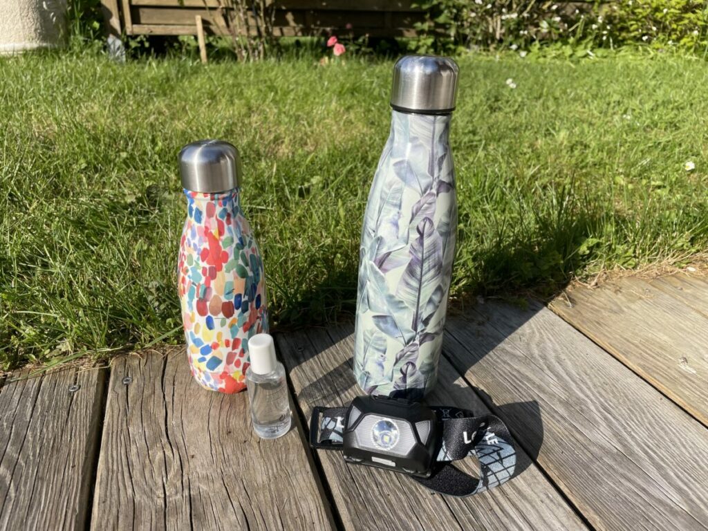 gourde lampe et gel hydro alcoolique pour un voyage au Vietnam